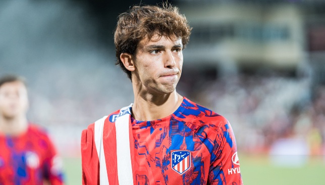 جواو فيليكس يبدأ تحضيراته مع أتلتيكو مدريد وسط سخط الجمهور